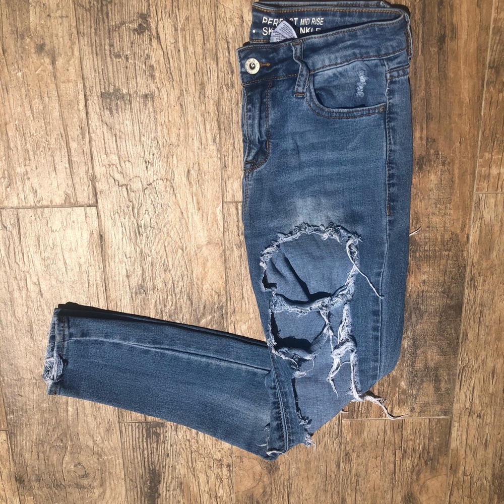 Blue Washed Ripped Jeans - Picture 3 of 4